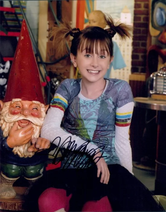 Allisyn Arm autograph