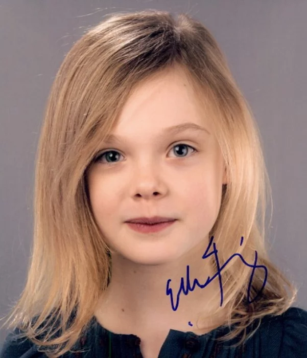 Elle Fanning autograph