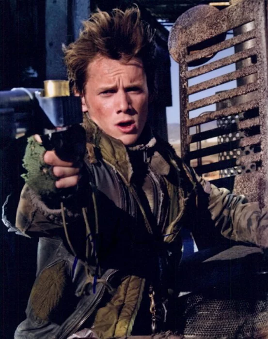 Anton Yelchin autograph