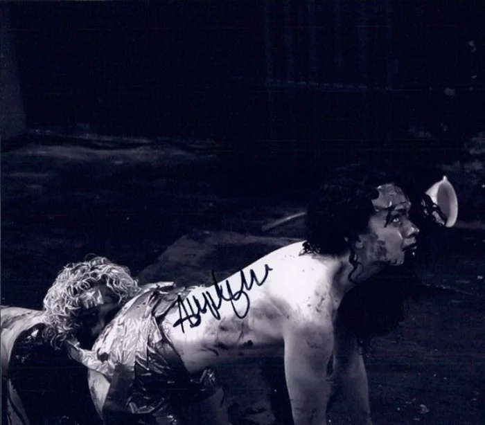 Ashlynn  Yennie autograph