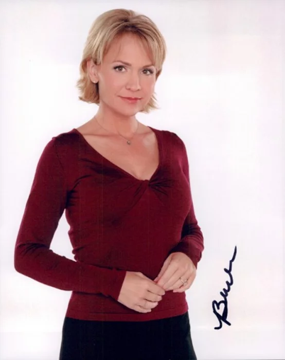 Barbara Alyn Woods autograph
