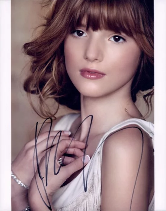 Bella Thorne autograph