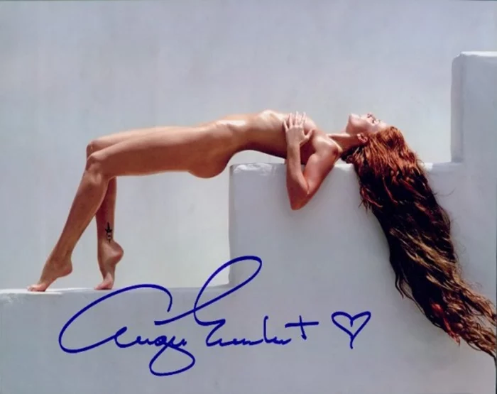 Angie Everhart autograph