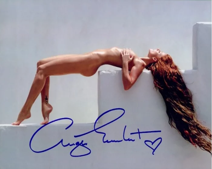 Angie Everhart autograph
