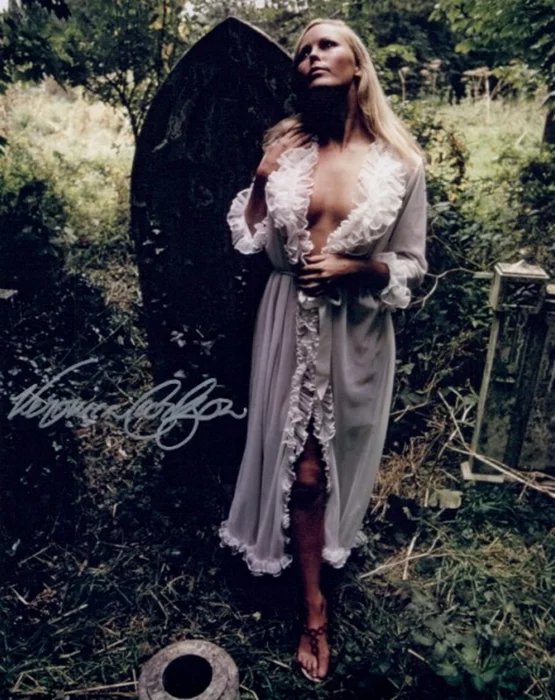 Veronica Carlson autograph