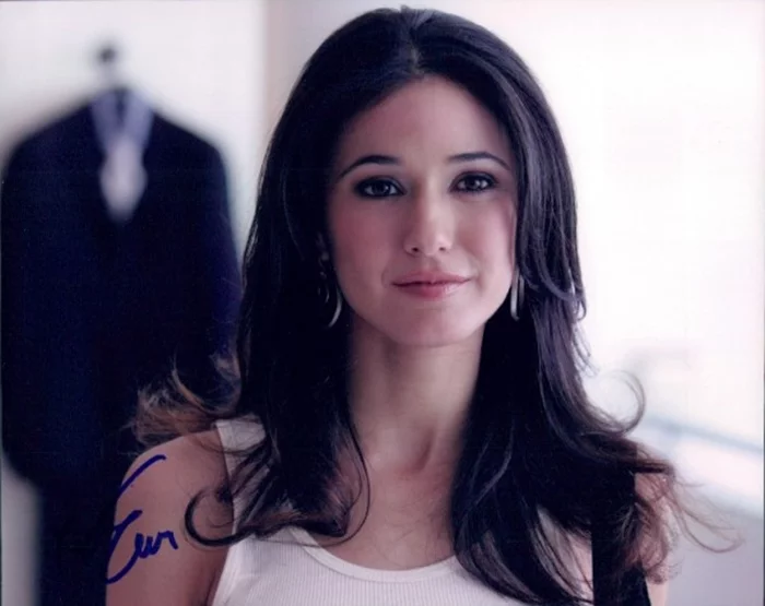 Emmanuelle Chriqui autograph