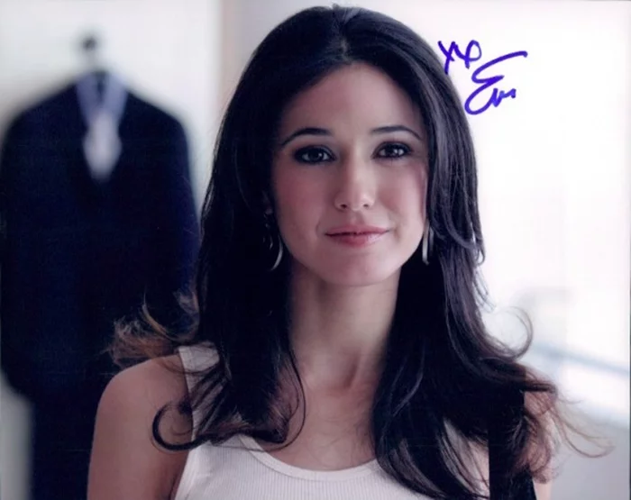 Emmanuelle Chriqui autograph