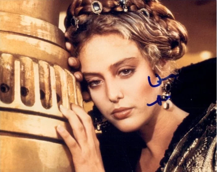 Virginia Madsen autograph