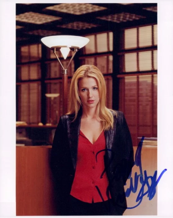 Poppy Montgomery autograph