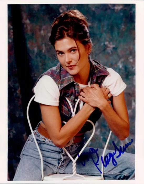 Paige Turco autograph