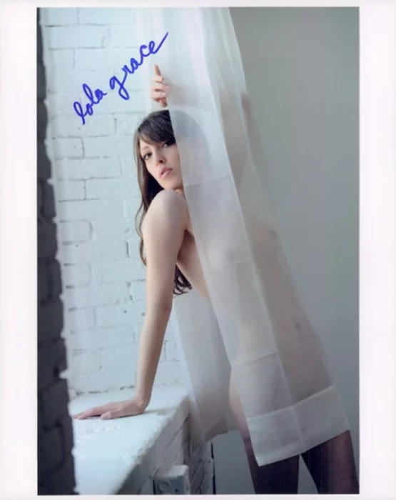 Lola Grace autograph