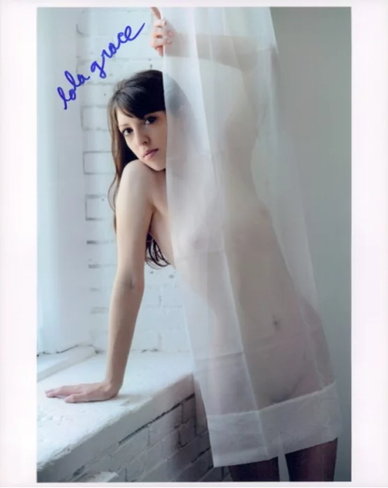 Lola Grace autograph