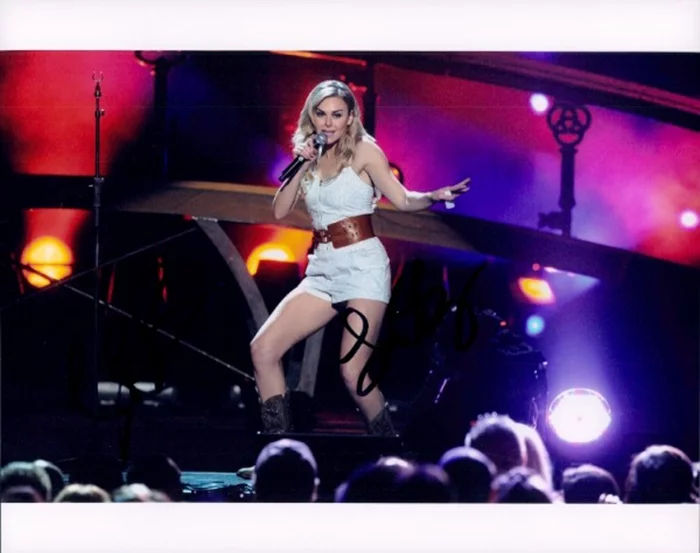 Laura Bell Bundy autograph