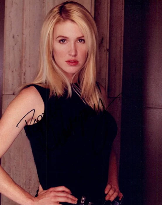 Poppy Montgomery autograph