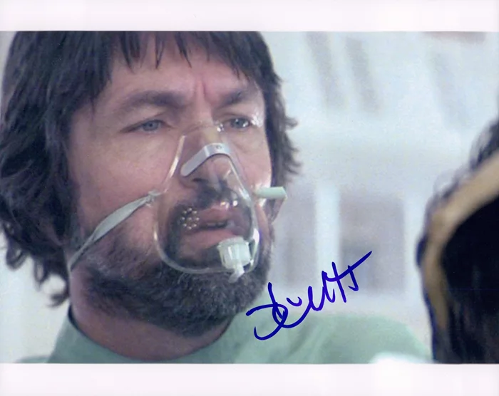 Tom Skerritt autograph
