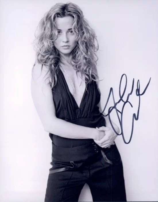Linda Cardellini autograph