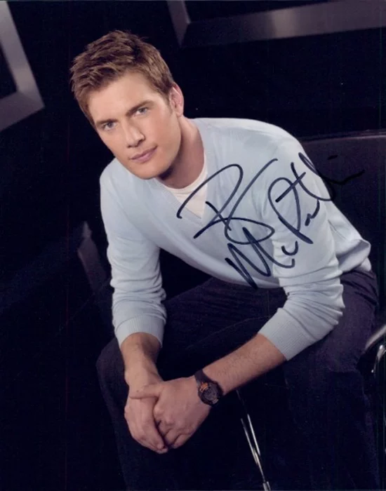 Ryan McPartlin autograph