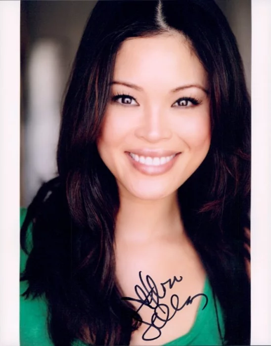 Steffiana De La Cruz autograph