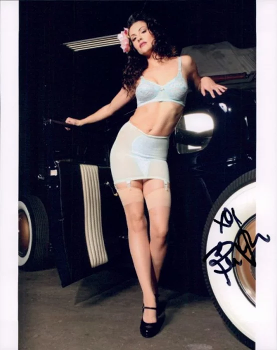 Rileah  Vanderbilt autograph