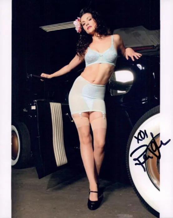 Rileah  Vanderbilt autograph