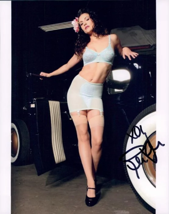 Rileah  Vanderbilt autograph