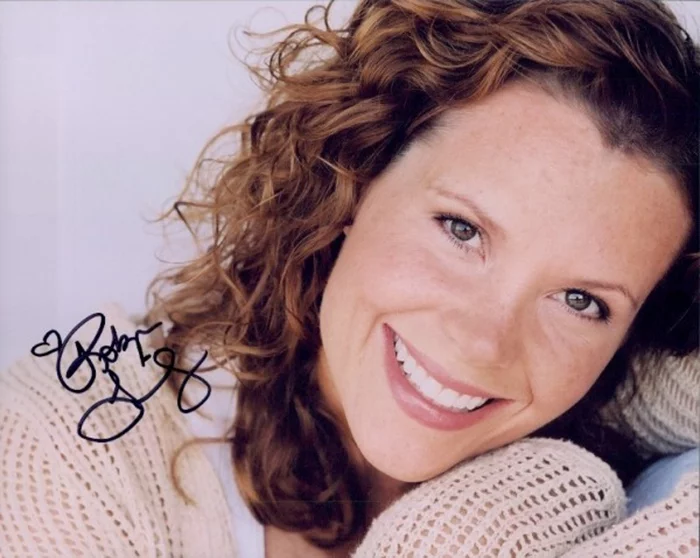 Robyn Lively autograph