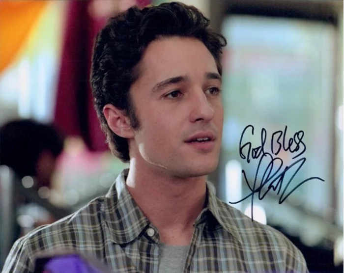 Thomas Ian Nicholas autograph