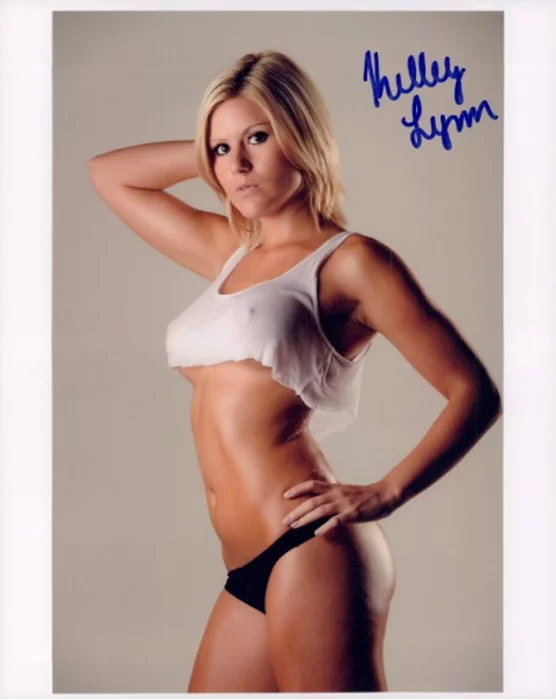 Kelley Lynn autograph