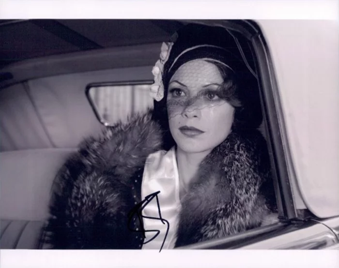 Berenice Bejo autograph