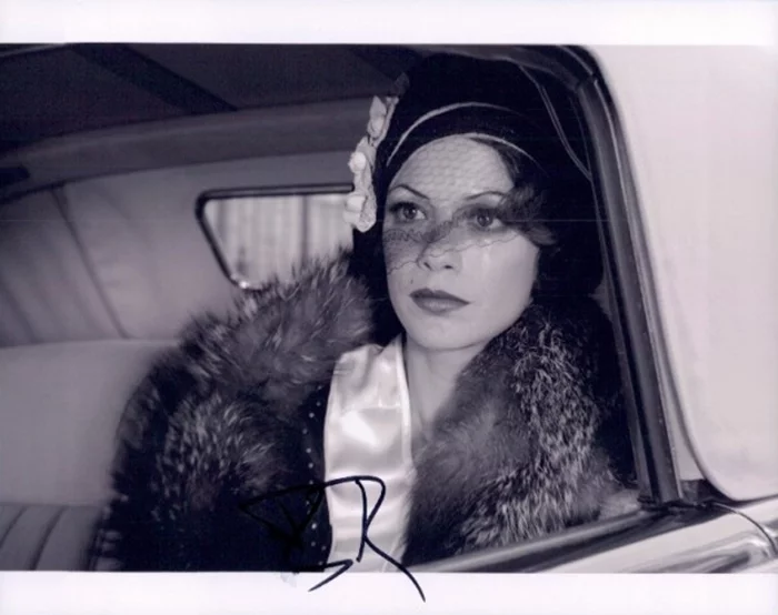 Berenice Bejo autograph