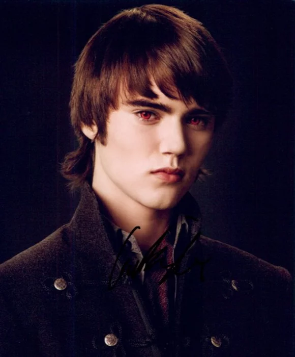Cameron Bright autograph