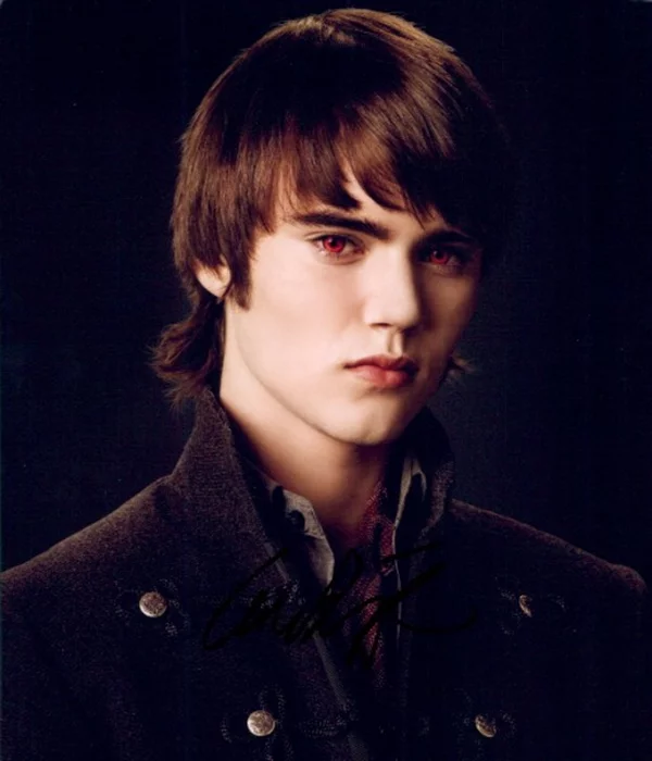 Cameron Bright autograph