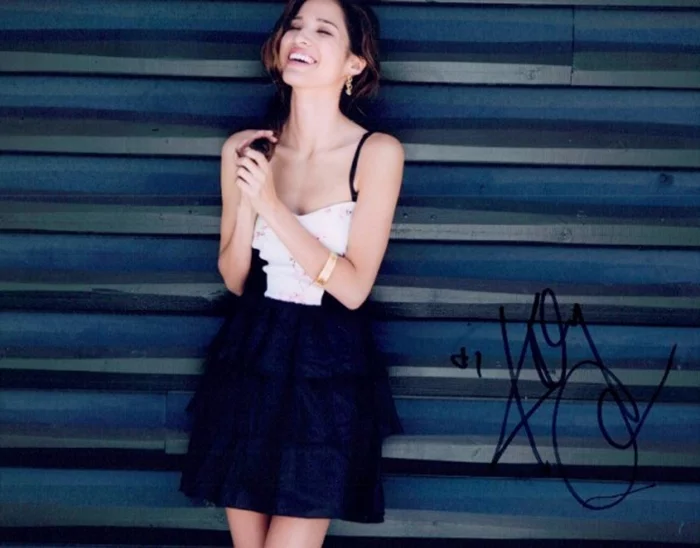 Kelsey Chow autograph