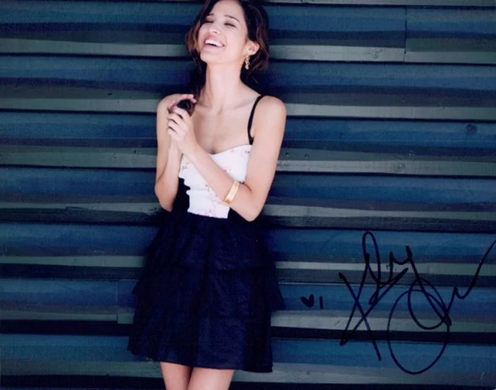 Kelsey Chow autograph