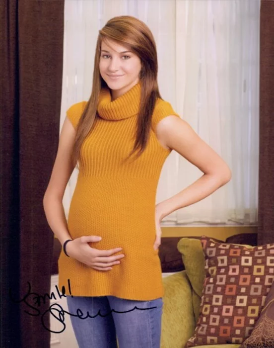 Shailene Woodley autograph