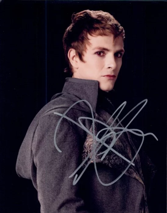 Charlie Bewley autograph