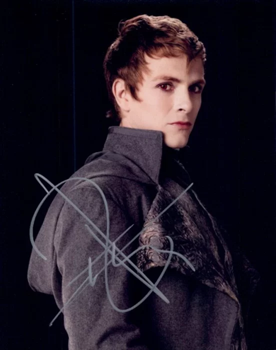 Charlie Bewley autograph