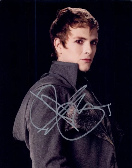 Charlie Bewley autograph