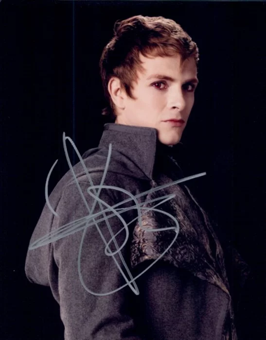 Charlie Bewley autograph