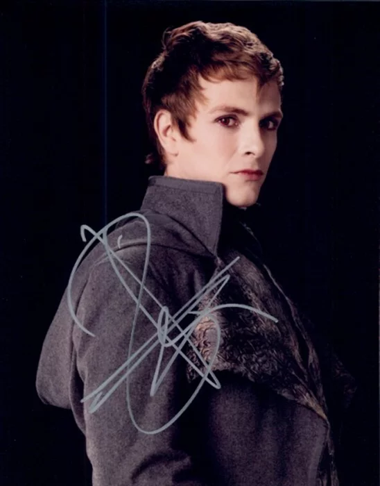 Charlie Bewley autograph
