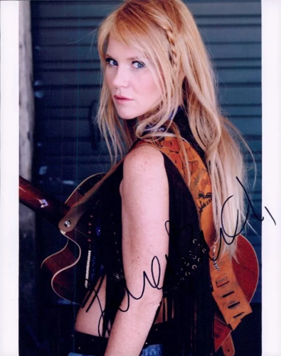 Tara  Buck autograph