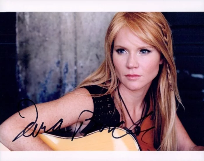 Tara  Buck autograph