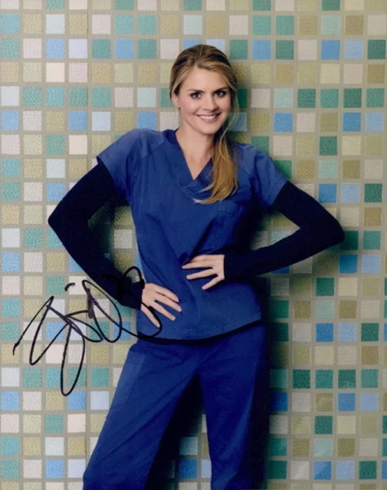 Eliza Coupe autograph