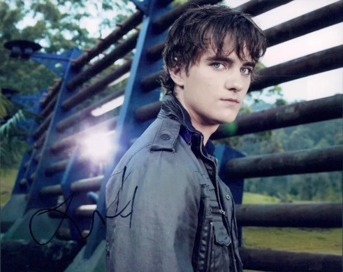 Landon Liboiron autograph