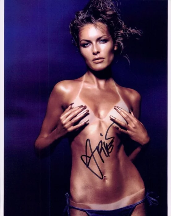 Rie Rasmussen autograph