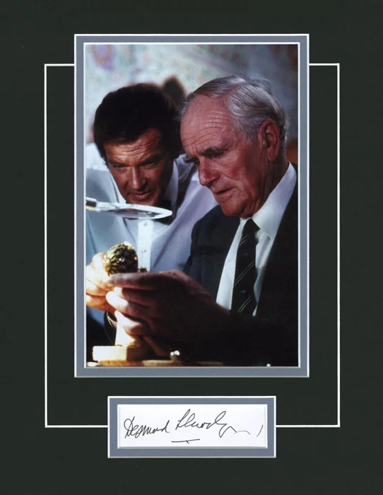 Desmond Llewelyn autograph
