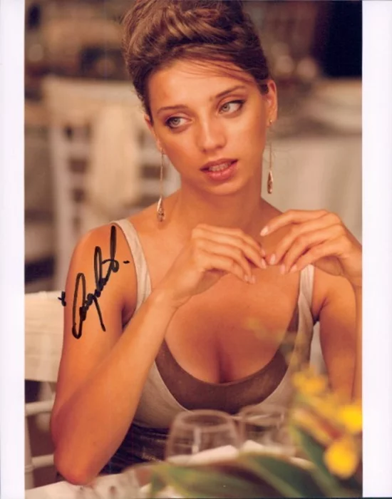 Angela Sarafyan autograph
