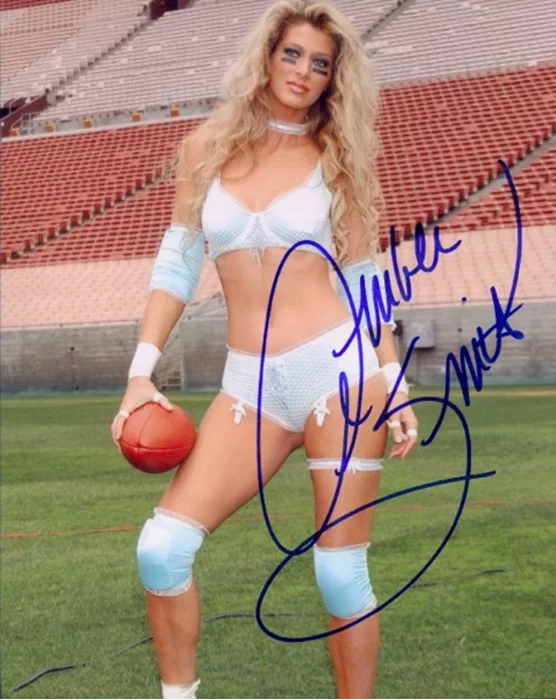 Amber Smith autograph