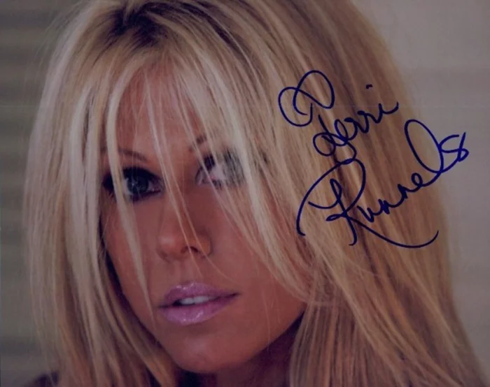 Terri Runnels autograph