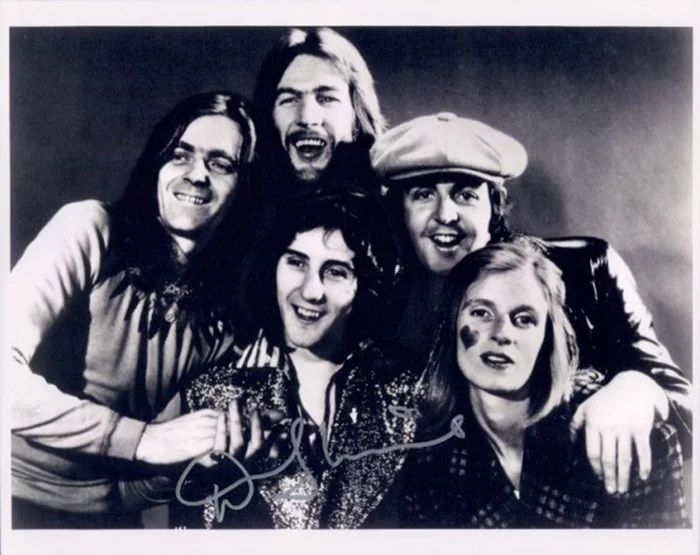 Denny Laine autograph